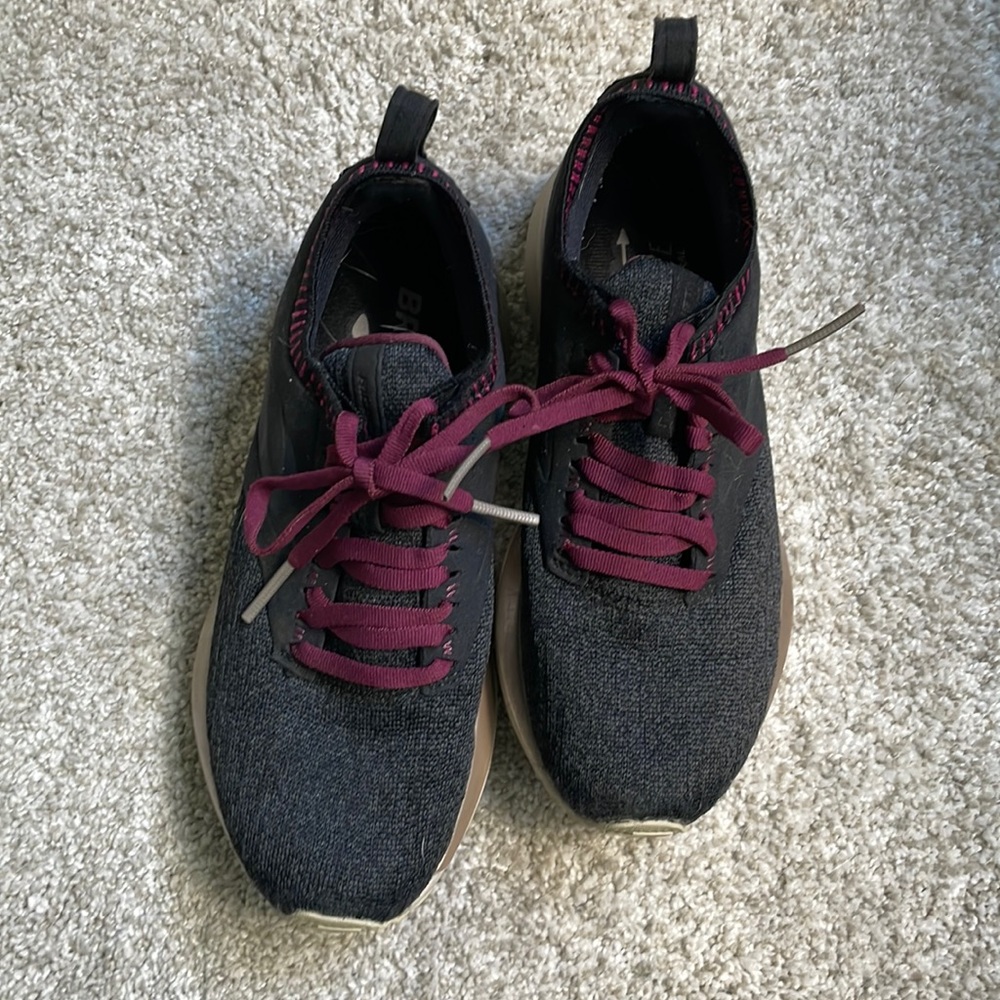 Brooks tennis shoes